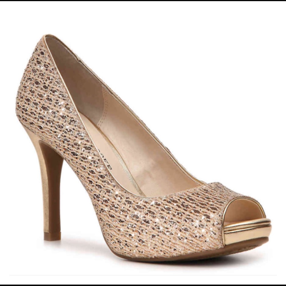 🍓Audrey Brooke Gold Heels 🍓